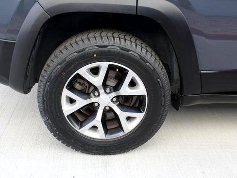 Used 2017 Jeep Cherokee Trailhawk image 37