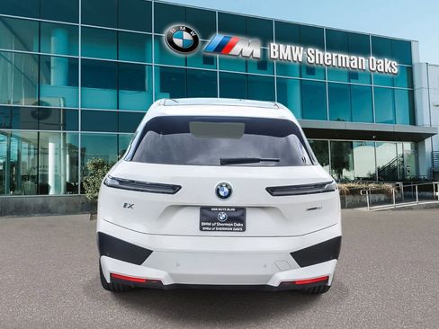 Used 2025 BMW iX xDrive50 AWD/4WD image 5