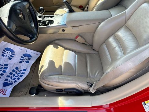 Used 2006 Chevrolet Corvette Coupe w/ Preferred Equipment Group RWD image 19