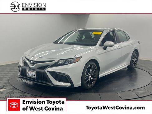 Used 2024 Toyota Camry SE FWD image 1