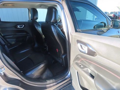 Used 2022 Jeep Compass Trailhawk AWD/4WD image 27