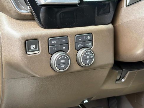 Used 2025 Chevrolet Silverado 3500 LTZ w/ LTZ Convenience Package AWD/4WD image 19