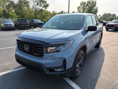 Used 2023 Honda Ridgeline Sport image 2