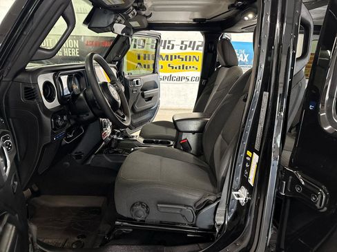 Used 2024 Jeep Wrangler Unlimited image 8