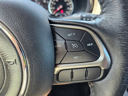 Used 2018 Jeep Renegade Limited image 30