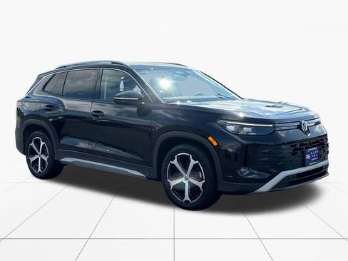 Used 2026 Volkswagen Tiguan SE FWD image 8