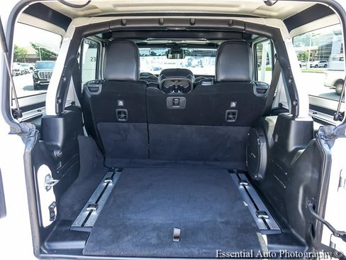 Used 2021 Jeep Wrangler Unlimited Rubicon w/ Dual Top Group AWD/4WD image 23