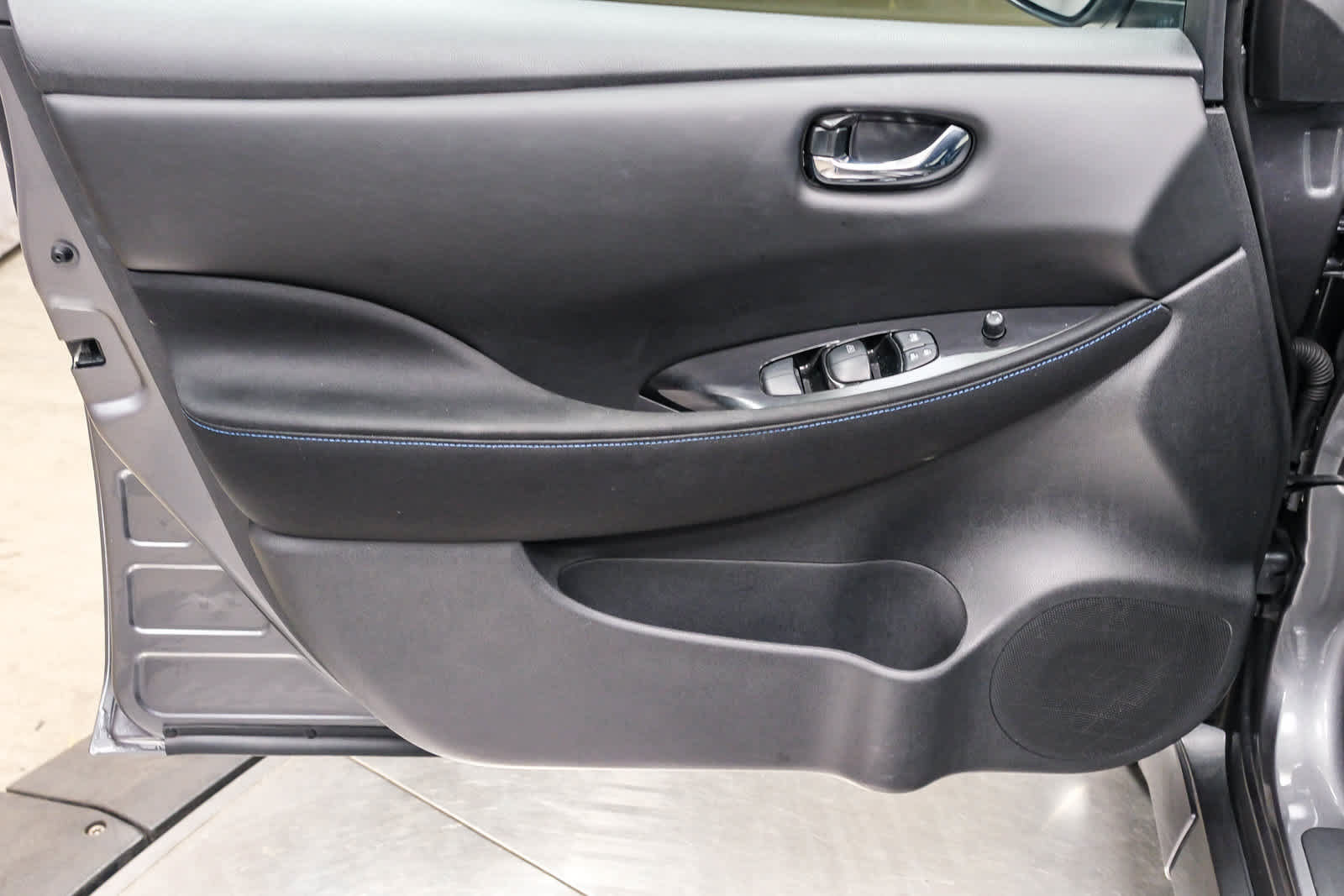 Used 2020 Nissan Leaf SV w/ SV Technology Package FWD image 23