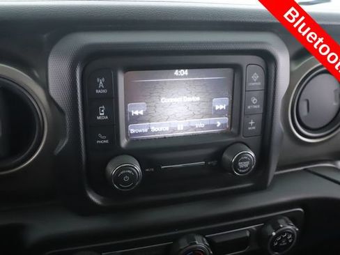 Used 2018 Jeep Wrangler Sport AWD/4WD image 3
