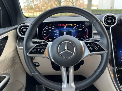 Used 2024 Mercedes-Benz GLC 300 300 image 18