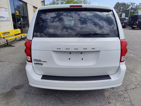 Used 2016 Dodge Grand Caravan American Value Package w/ UConnect Hands-Free Group FWD image 7