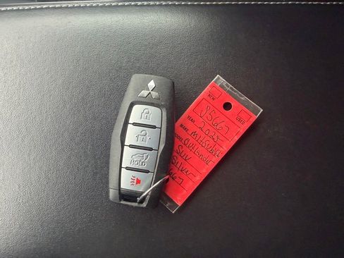 Used 2025 Mitsubishi Outlander SE AWD/4WD image 10