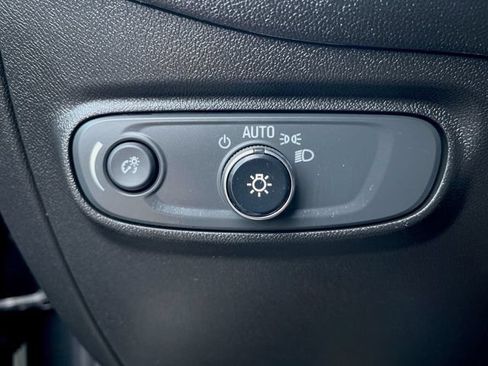Used 2020 Chevrolet Equinox LS FWD image 18