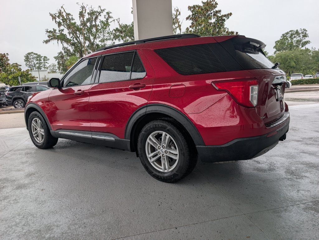 Used 2021 Ford Explorer XLT w/ Equipment Group 202A RWD image 5