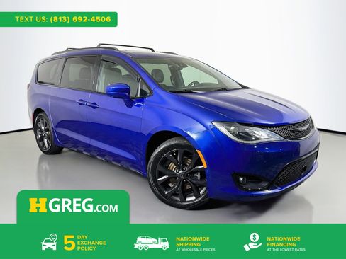 Used 2018 Chrysler Pacifica Touring-L Plus w/ Advanced Safetytec Group FWD image 1
