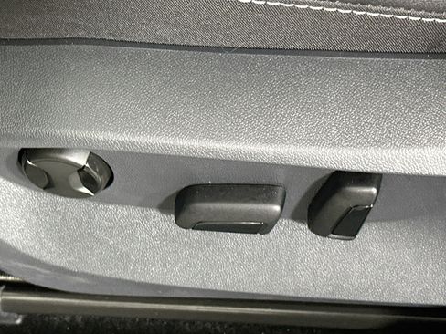 Used 2024 Volkswagen Taos SE image 13