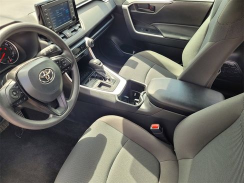 Used 2022 Toyota RAV4 LE image 9