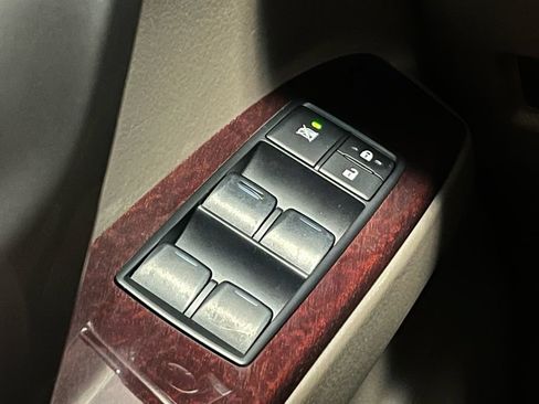 Used 2014 Lexus GX 460 w/ Premium Package AWD/4WD image 18