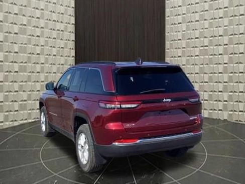 Used 2025 Jeep Grand Cherokee Laredo X AWD/4WD image 6