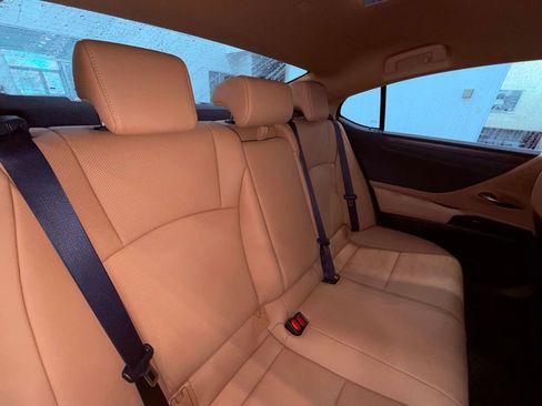 Certified 2025 Lexus ES 350 w/ Premium Package image 14