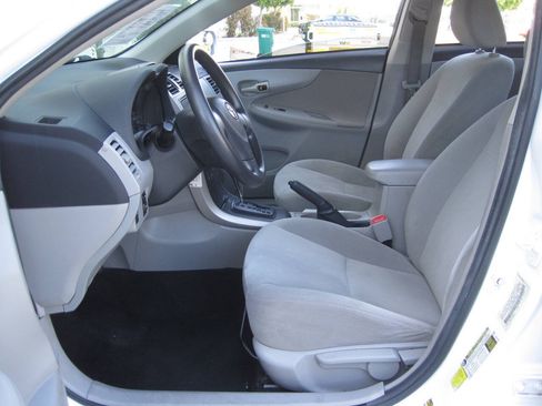 Used 2013 Toyota Corolla L FWD image 16