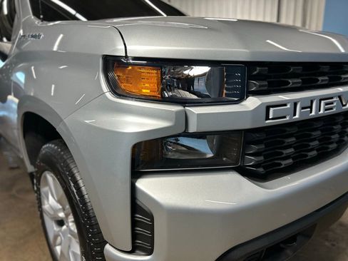 Used 2020 Chevrolet Silverado 1500 Custom w/ Custom Value Package image 2