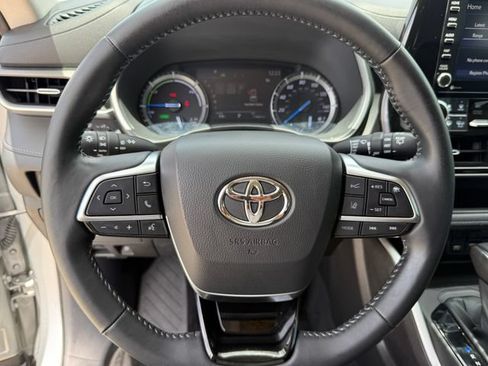 Used 2021 Toyota Highlander XLE FWD image 15
