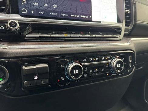 Used 2025 GMC Sierra 1500 SLT image 43