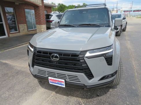 Used 2026 Lexus GX 550 w/ Accessory Package (2T) AWD/4WD image 2