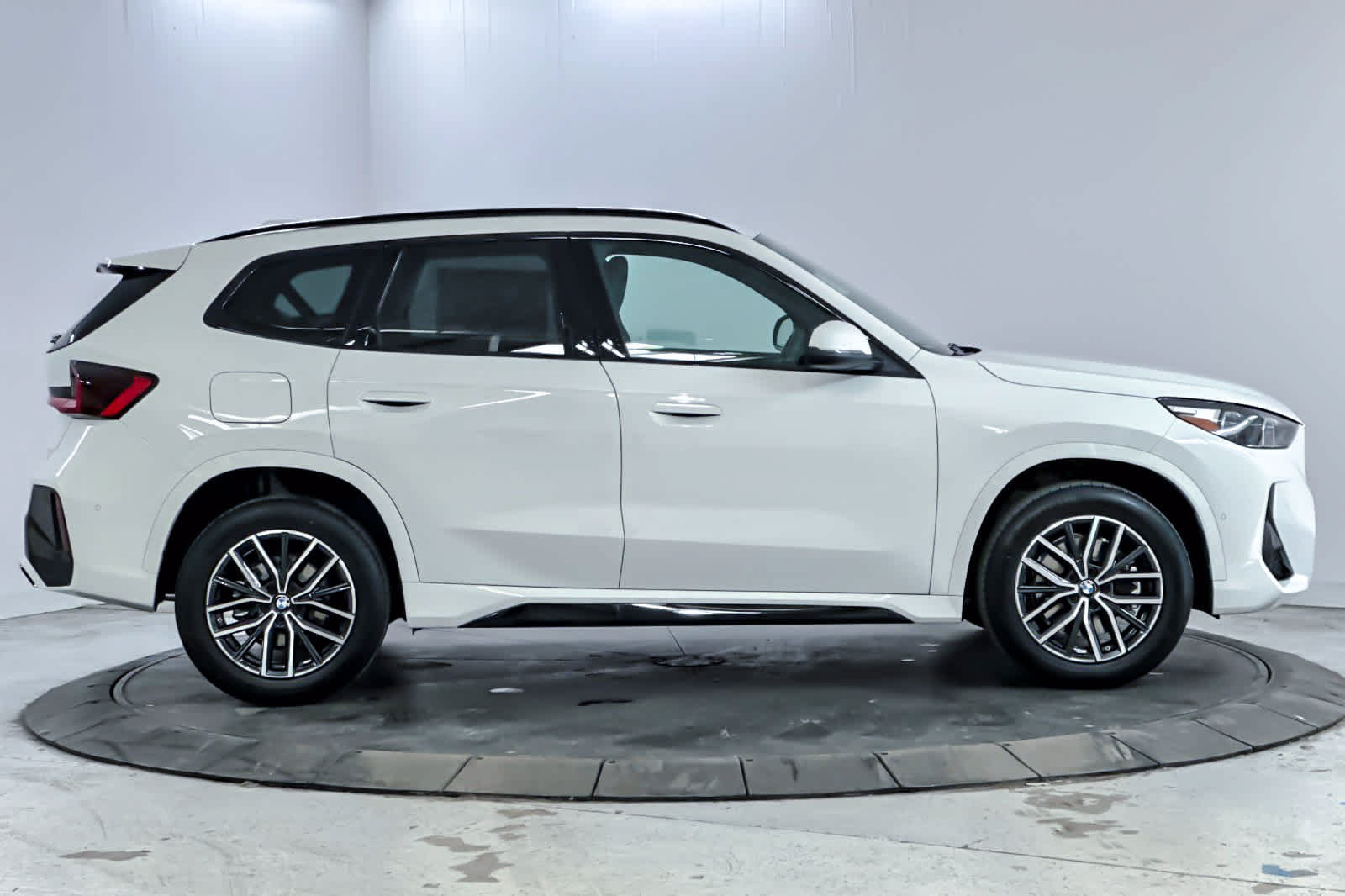Used 2026 BMW X1 xDrive28i w/ M Sport Package AWD/4WD image 8