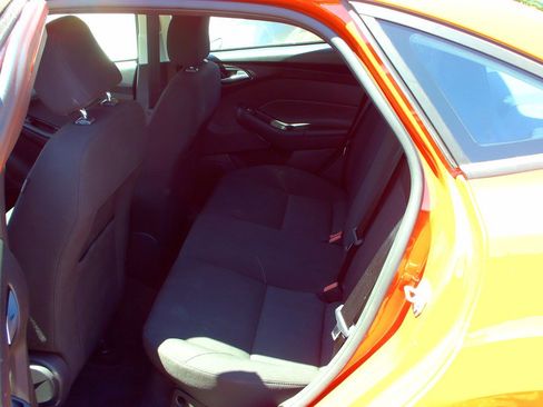 Used 2017 Ford Focus SE FWD image 9