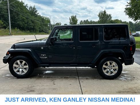Used 2018 Jeep Wrangler Unlimited Sahara w/ Dual Top Group AWD/4WD image 6