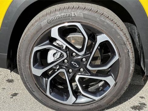 Certified 2025 Chevrolet Trax RS w/ Driver Confidence Package image 41