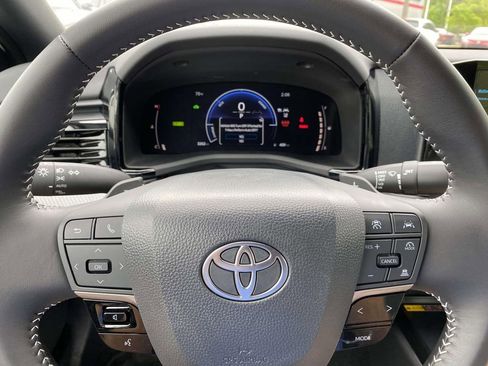Used 2026 Toyota Camry SE FWD image 32