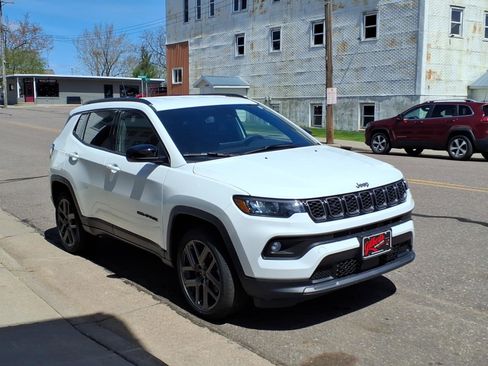 New 2026 Jeep Compass Latitude AWD/4WD image 4