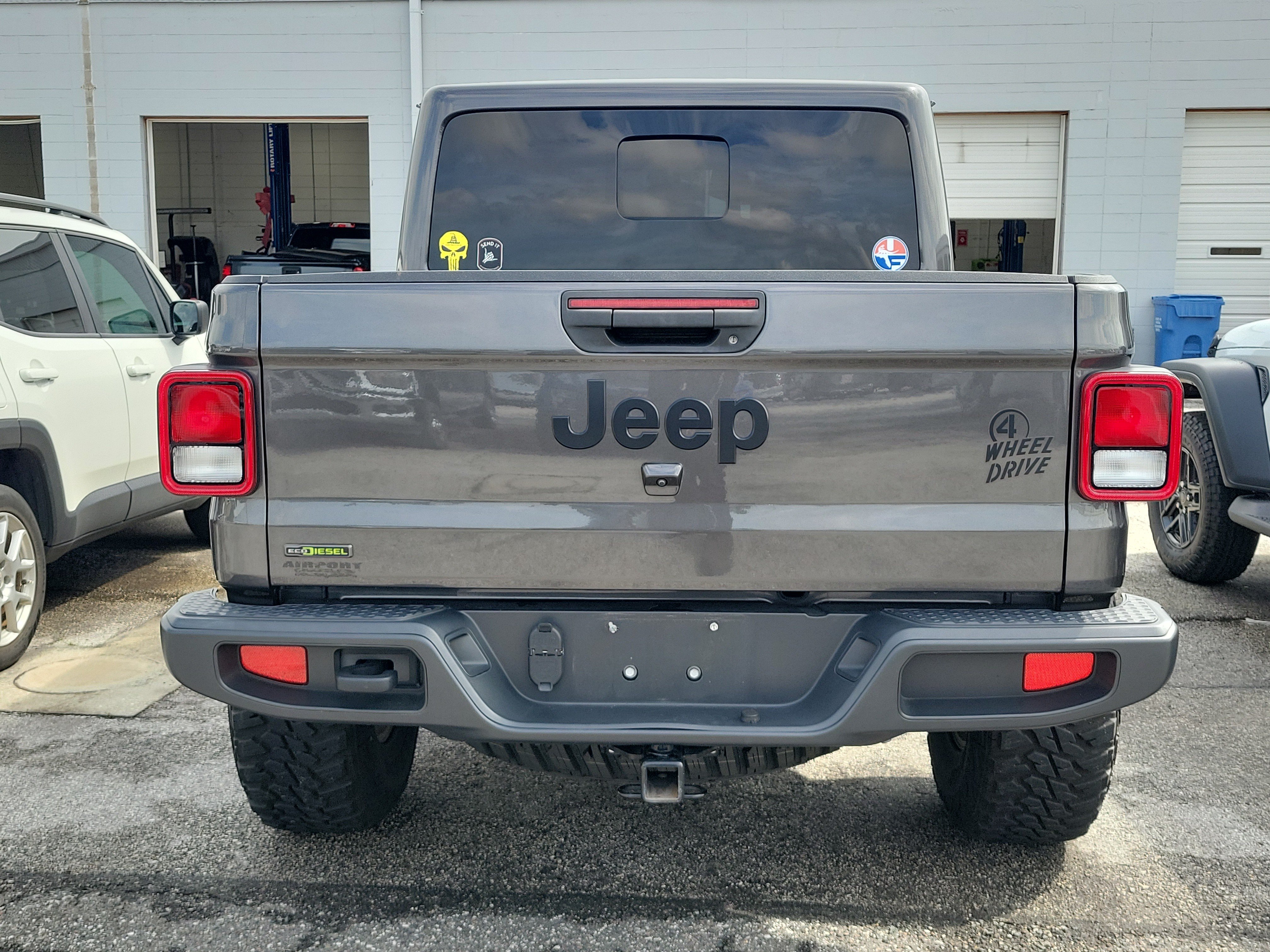Used 2023 Jeep Gladiator Sport AWD/4WD image 5