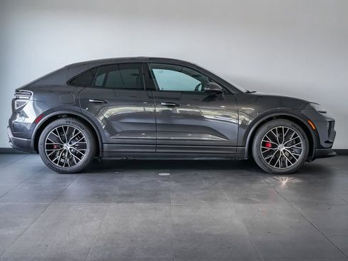 New 2026 Porsche Macan 4S Electric AWD/4WD image 8