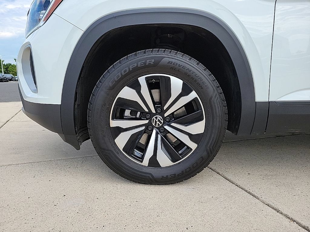 Used 2024 Volkswagen Atlas SE FWD image 9