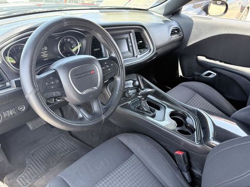Used 2016 Dodge Challenger SXT RWD image 8