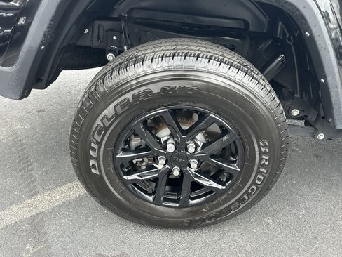 Used 2021 Jeep Gladiator Sport image 20