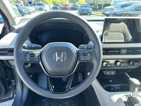 New 2026 Honda HR-V LX image 18