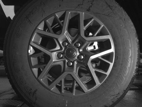 Used 2025 Jeep Wrangler Sahara image 12