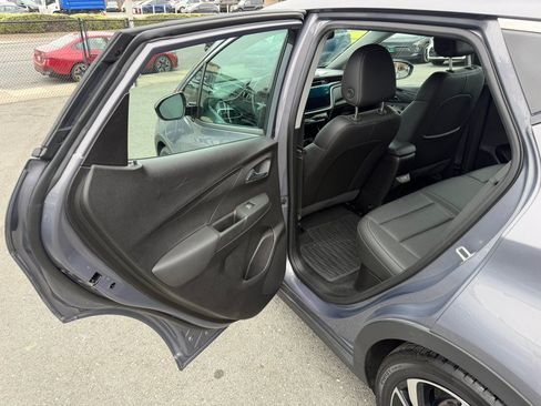 Used 2023 Chevrolet Bolt LT w/ Infotainment Package FWD image 44