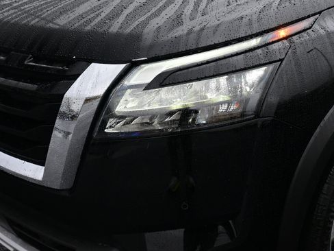 New 2025 Nissan Pathfinder Platinum image 11