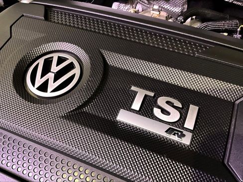 Used 2019 Volkswagen Golf R 4-Door AWD/4WD image 30