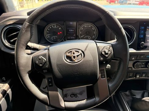 Used 2019 Toyota Tacoma TRD Off-Road w/ TRD Premium Off Road Package AWD/4WD image 19