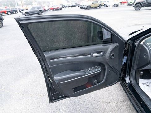 Used 2022 Chrysler 300 Touring w/ Sport Appearance Package image 10