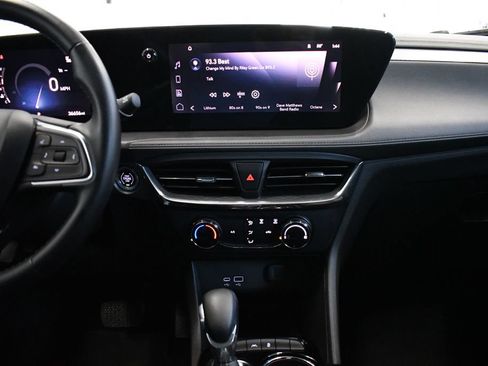 Used 2025 Buick Encore GX Preferred FWD image 34