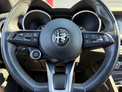 Used 2022 Alfa Romeo Stelvio Ti image 19
