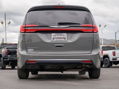 Used 2023 Chrysler Pacifica Touring-L FWD image 34